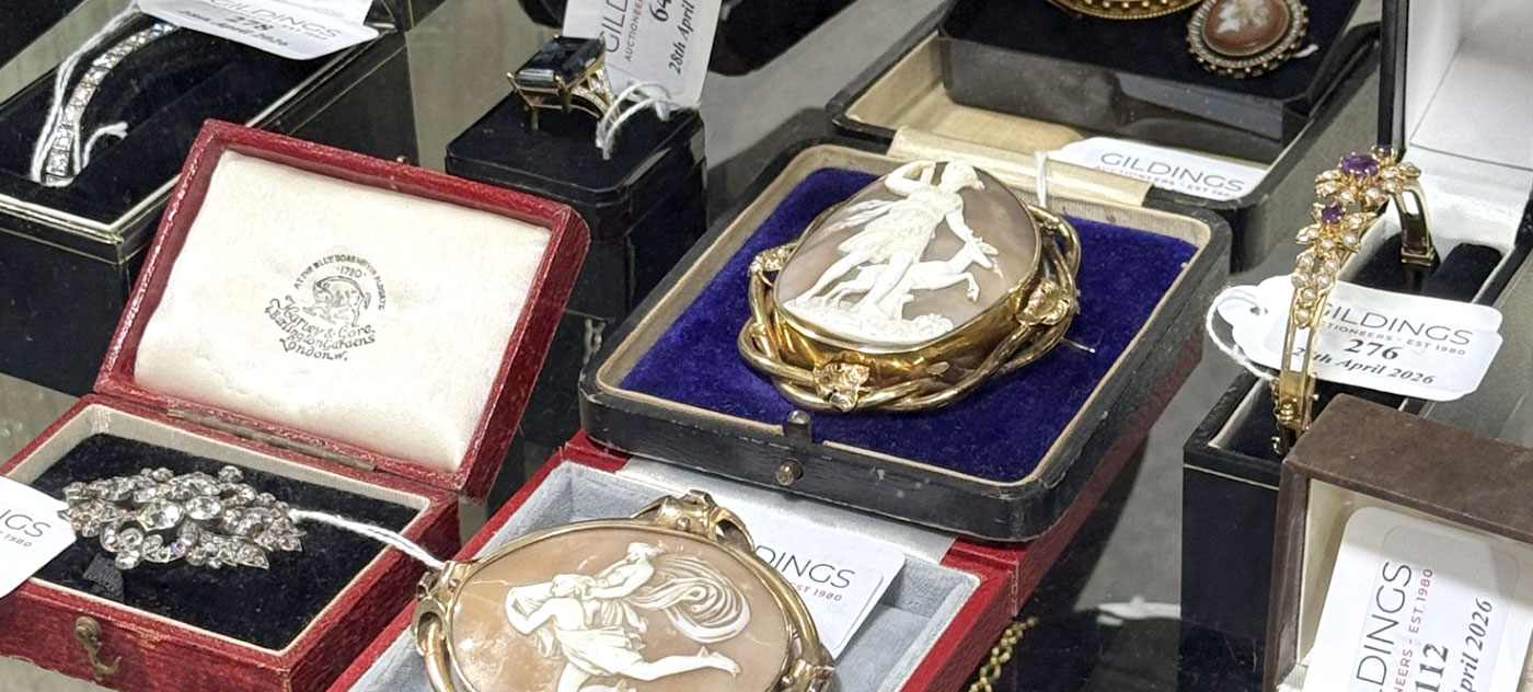 Discover our April Jewellery, Watches & Accessories auction
