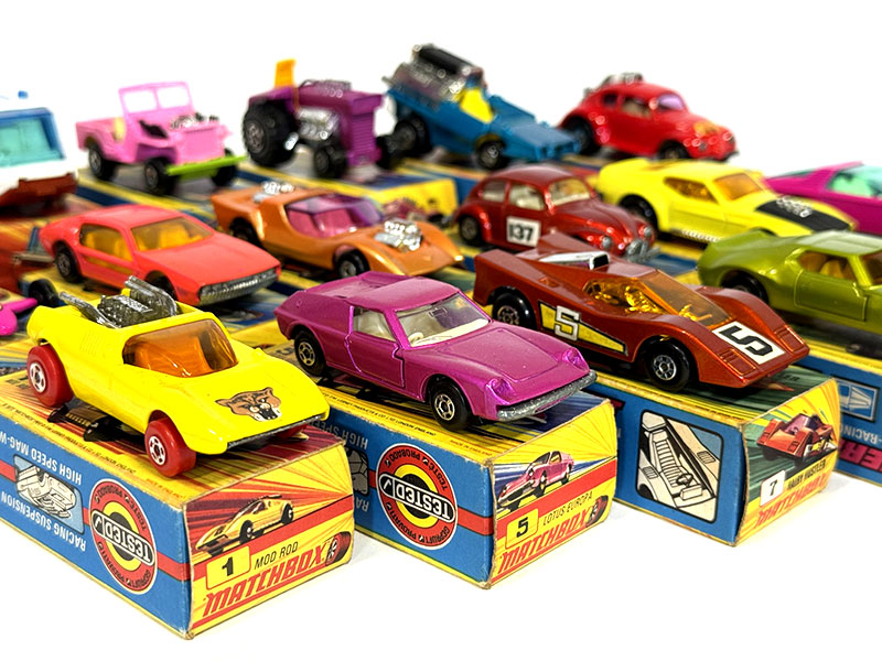 Antiques & Collectors inc. Toys and Scale Models