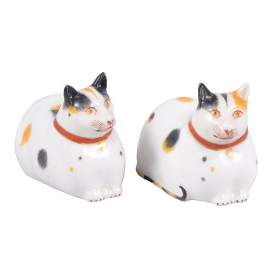 Lot 28 - Pair of Chamberlain's Worcester models of cats, probably 1820's