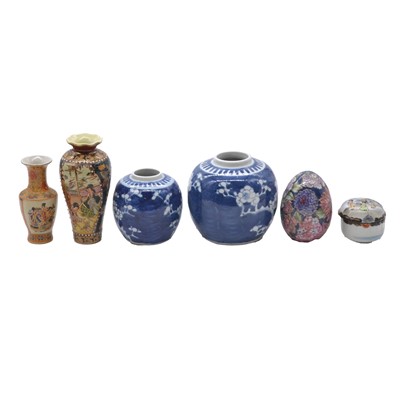 Lot 95 - A collection of Asian ceramics