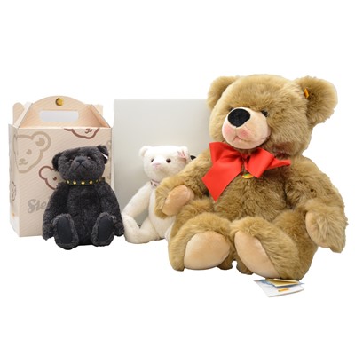 Lot 284 - Three Steiff teddy bears, 013829, 662683, 662546