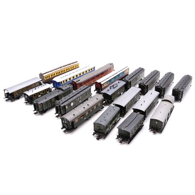 Lot 279 - Trix, Roco, Fleischmann and other HO gauge coaches