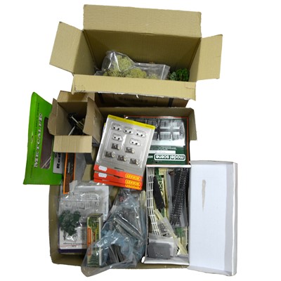 Lot 40 - A tray of OO gauge trackside accessories and scenery
