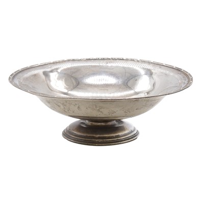 Lot 212 - Silver pedestal comport, Barker Brothers Silver Ltd, Birmingham 1927.