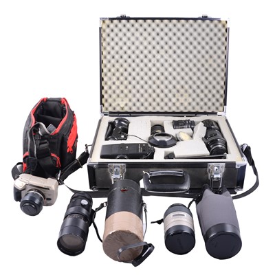 Lot 156 - A collection of cameras and lenses