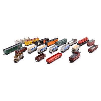 Lot 46 - Twenty HO/OO gauge wagons, including Rivarossi, Hornby and others