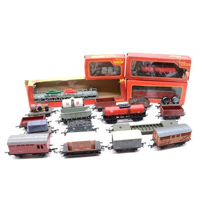 Lot 475 - Twenty Triang OO gauge freight wagons