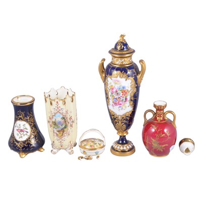 Lot 60 - Quantity of Worcester cabinet wares, all as found