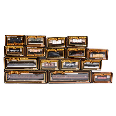 Lot 21 - Sixteen Mainline OO gauge freight wagons, boxed