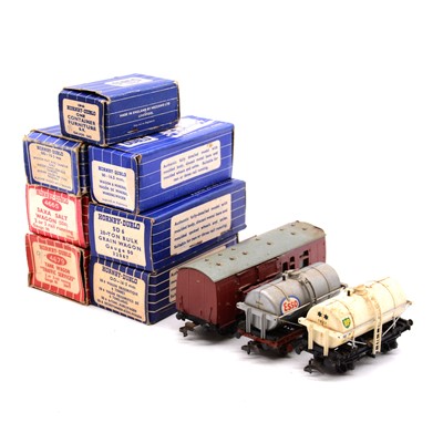 Lot 225 - Nine Hornby Dublo OO gauge wagons