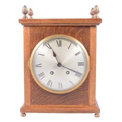 Lot 214 - CATALOGUE AMENDMENT - Oak cased mantel clock, French movement