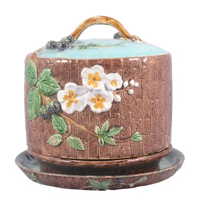 Lot 106 - Majolica cheese dish and cover