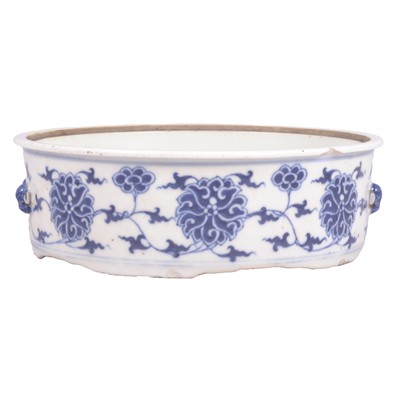 Lot 12 - Antique Chinese blue and white porcelain dish, Qianlong style