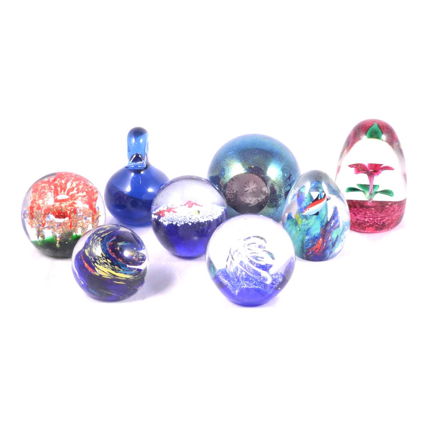 Lot 26 - A large collection of glass paperweights.