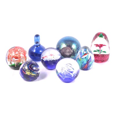 Lot 26 - A large collection of glass paperweights.