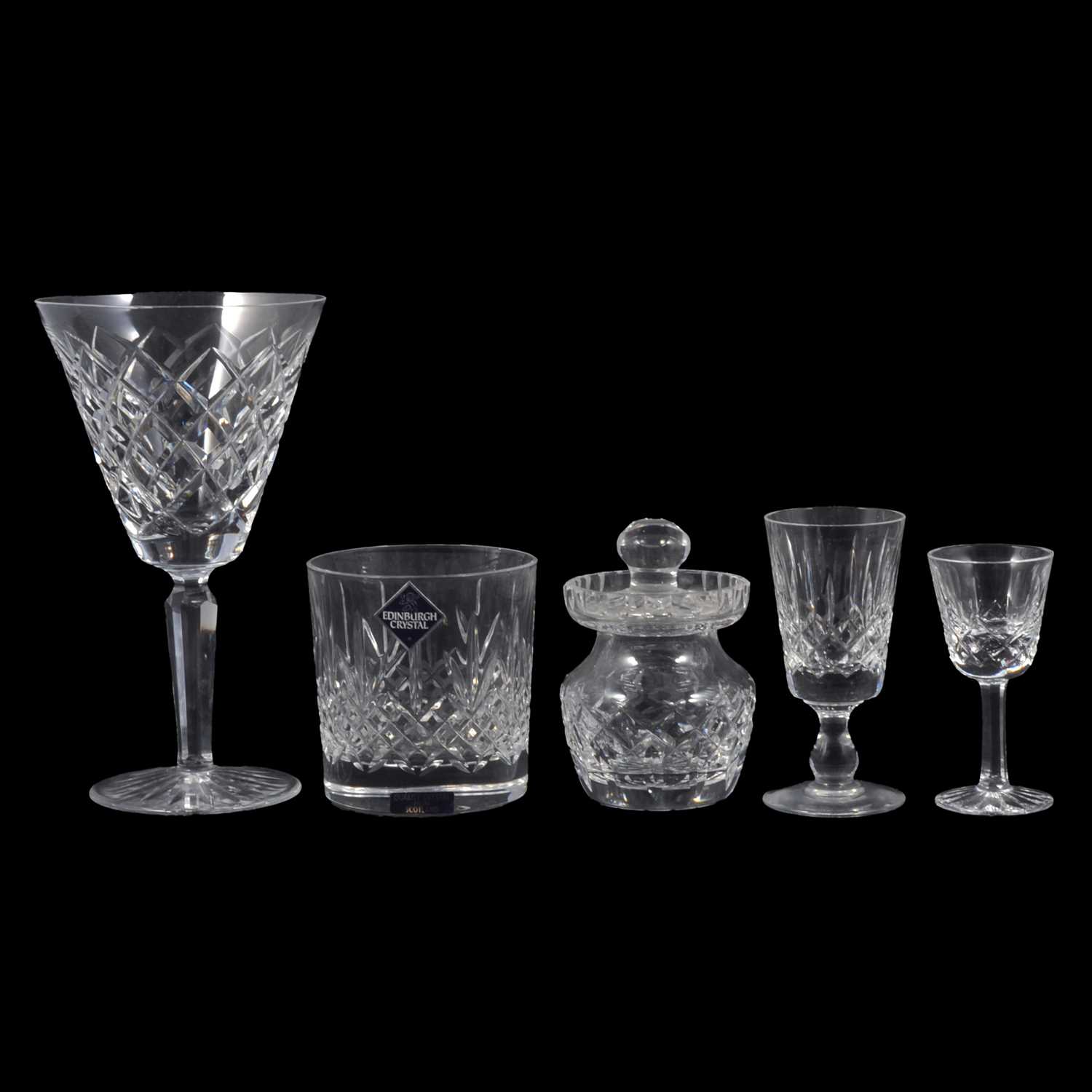 Lot 47 - A collection of table crystal