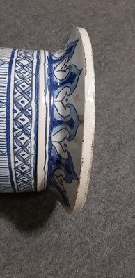 Lot 7 - Blue and white Delft ware pedestal