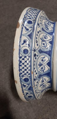 Lot 7 - Blue and white Delft ware pedestal