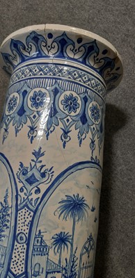 Lot 7 - Blue and white Delft ware pedestal