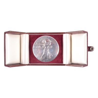 Lot 307 - Silver box, the lid decorated with a golfing lady