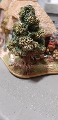 Lot 55 - Collection of six large Lilliput Lane models