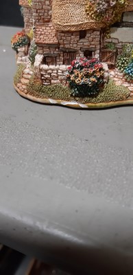 Lot 55 - Collection of six large Lilliput Lane models