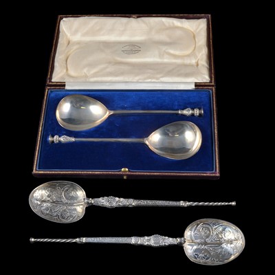 Lot 305 - Pair of silver seal top spoons, cased and a pair of silver anointing spoons