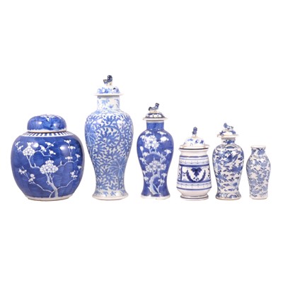 Lot 59 - Assorted Chinese blue and white vessels