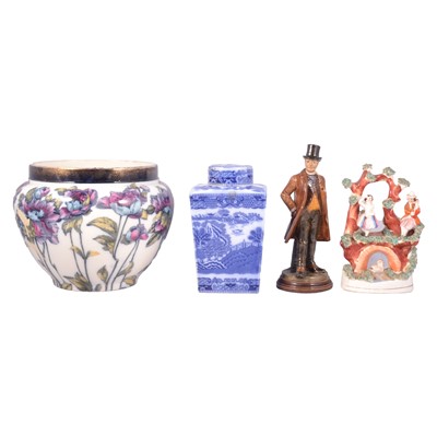 Lot 57 - Assorted decorative ceramics