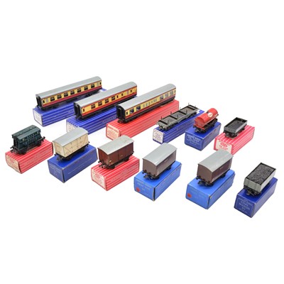 Lot 388 - Twelve Hornby Dublo OO gauge coaches and wagons, boxed