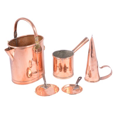 Lot 195 - Quantity of brass and copperware, mostly kitchenalia