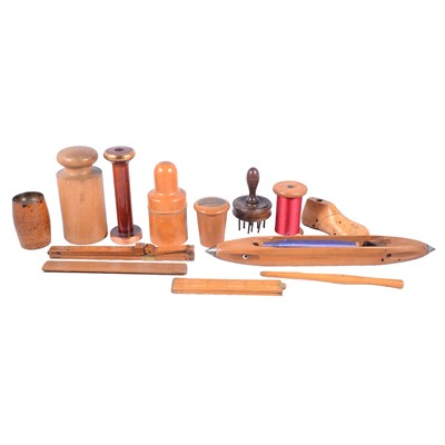 Lot 216 - Quantity of treen