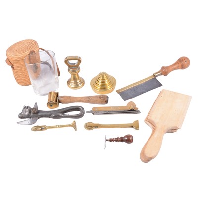 Lot 190A - Small collection of kitchenalia
