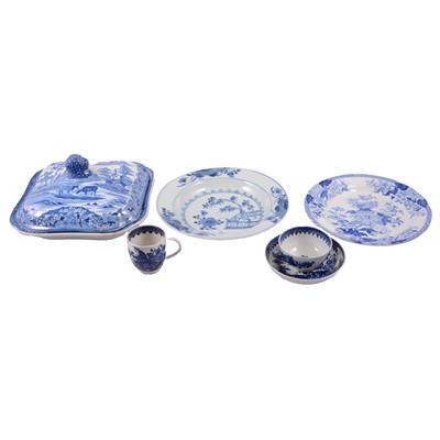 Lot 134 - 18th Century Worcester Fisherman Pattern blue and white teabowl and saucer, etc.