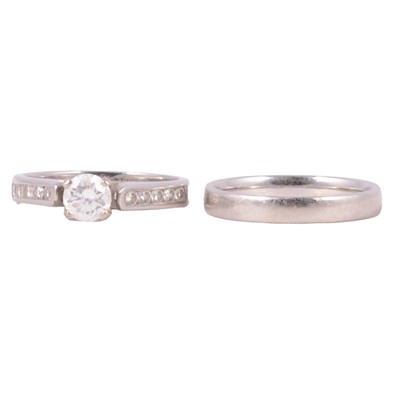 Lot 76 - A diamond solitaire ring, and a platinum wedding band.