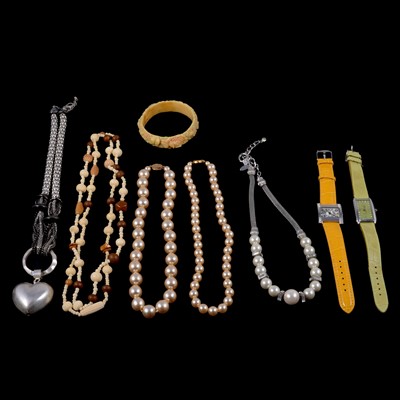 Lot 518 - A large quantity of vintage and modern costume jewellery.