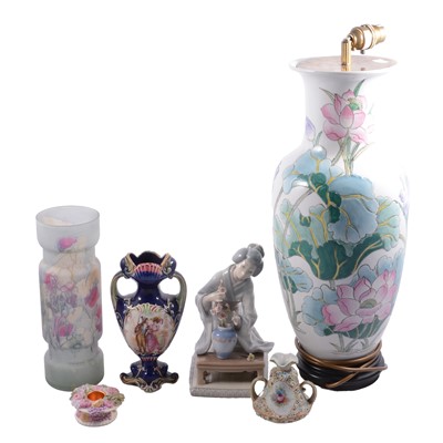 Lot 91 - Small quantity of decorative ceramics, including a Lladro figure