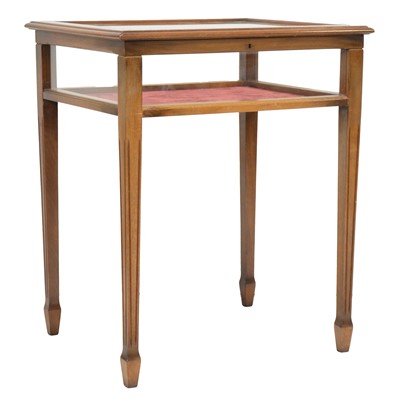 Lot 424 - Reproduction stained beechwood display table