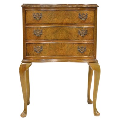 Lot 506 - Reproduction figured walnut bedside chest