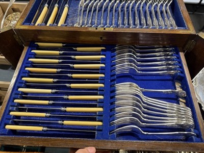 Lot 129 - Matched canteen of silver plated cutlery, Kings pattern, other cutlery, canteen box, etc.