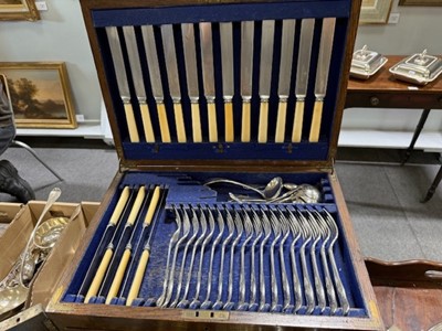 Lot 129 - Matched canteen of silver plated cutlery, Kings pattern, other cutlery, canteen box, etc.
