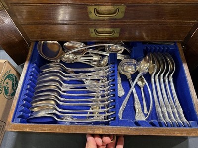 Lot 129 - Matched canteen of silver plated cutlery, Kings pattern, other cutlery, canteen box, etc.