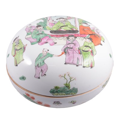 Lot 9 - Chinese porcelain circular cushion box