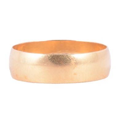 Lot 120 - An 18 carat yellow gold wedding band.