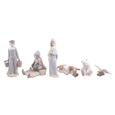 Lot 36 - Eight Lladro figurines