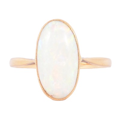 Lot 34 - An opal ring.