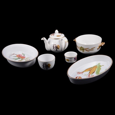 Lot 90 - Quantity of Royal Worcester Evesham pattern oven to table wares.
