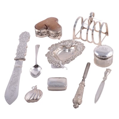 Lot 310 - Small collection of silver