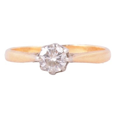 Lot 66 - A diamond solitaire ring.