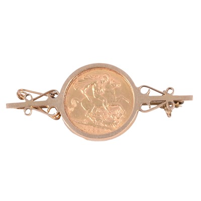 Lot 132 - A Gold Full Sovereign Coin bar brooch.